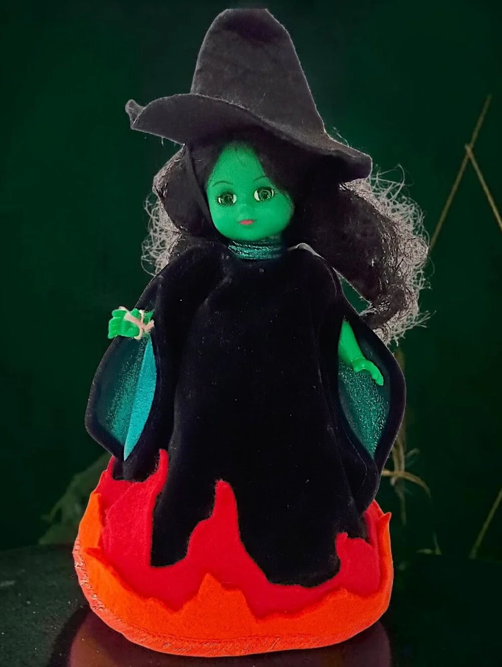 Madame Alexander Doll 1994 Wicked Witch Of The West Wizard of Oz‎ Velvet Flames
